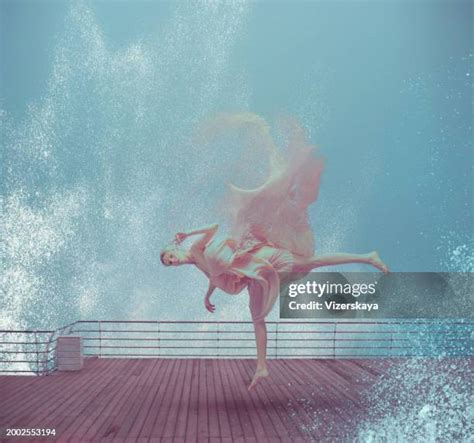 Skirt Flying Prank 的图像结果