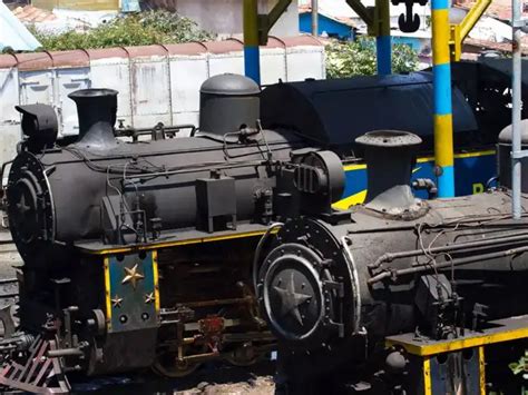 Evolution - India's first train journey was made 171 years ago, today ...