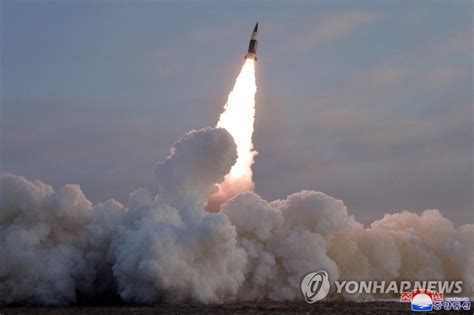 简讯：朝鲜向东部海域再射弹道导弹 | 연합뉴스
