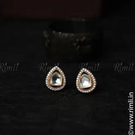 Shop Minimal Necklace for Women Online Starting @ ₹1,650