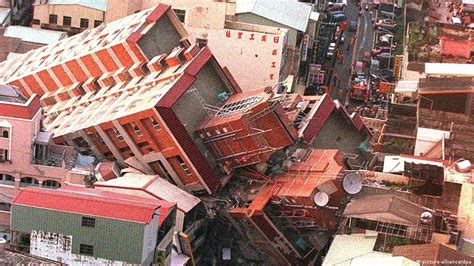 Multiple buildings collapse, at least 3 killed in 6.4 quake in Taiwan ...