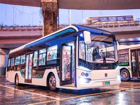 全上海年味最浓的公交车，也许就是这辆49路_大申网_腾讯网