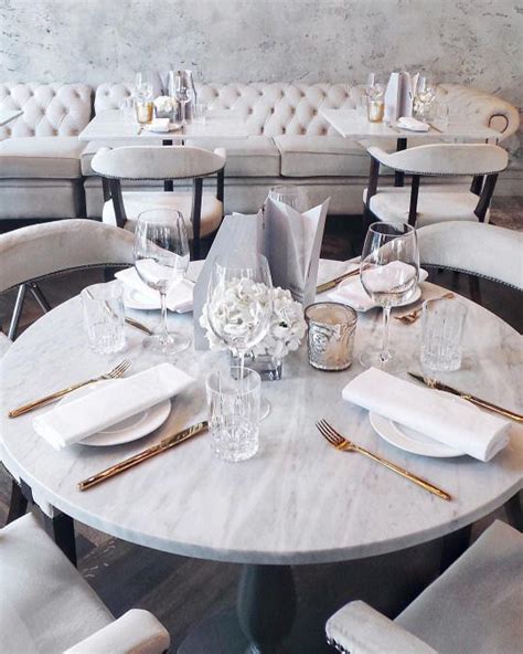 Fancy Restaurant Table 的图像结果