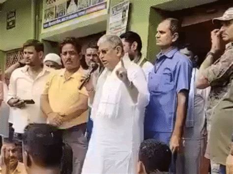 Lalu holds roadshow for 'Bahubali' in Patna