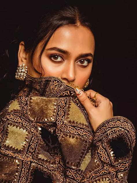 Tejasswi Prakash looks chic in a sequinned green mini dress, see ...