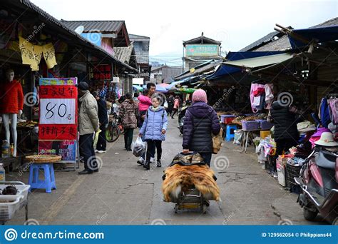 Zhongyi Market Shichang, in Lijiang Old Town, Traditional Chinese ...