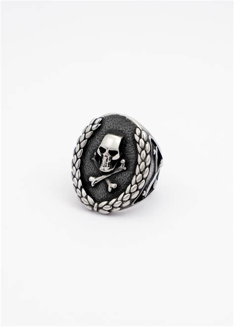 Skull & bones – Sleekcheese