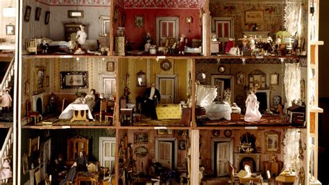 Old fashioned dolls house online