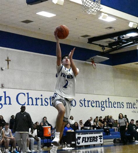 Flyers top Cougars at home, 76-50 | The Victoria Advocate