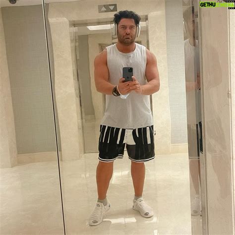 Mohammad Reza Golzar Wiki, Biography, Age, Gallery, Spouse and more