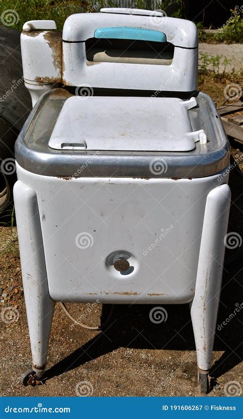 Wringer Washing Machine Washing Blankets 的图像结果