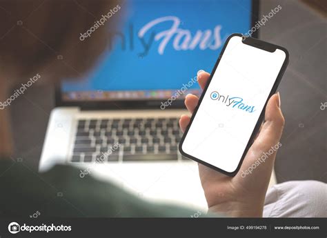 Kharkov Ukraine August 2021 Woman Using Onlyfans Application Onlyfans App — Stock Editorial ...