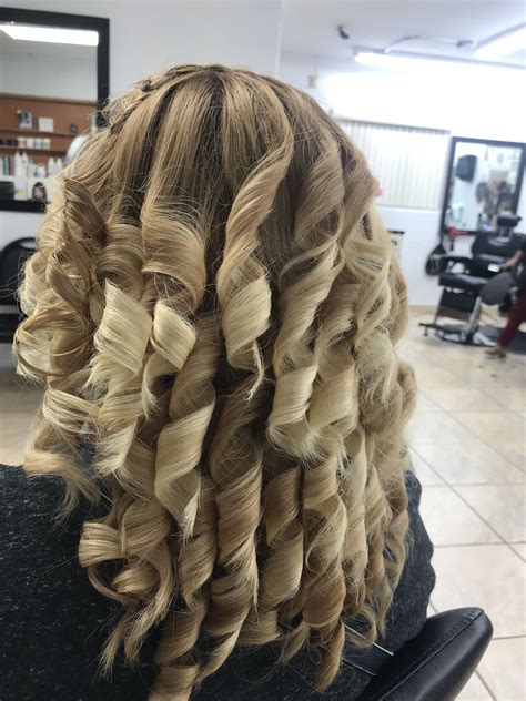 Pin by Catalina Rojas on katty perustyles | Long curly hair, Curls for ...