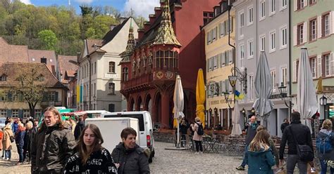 🇩🇪🇺🇦В поддержку украинцев национальный флаг Украины встречается ...