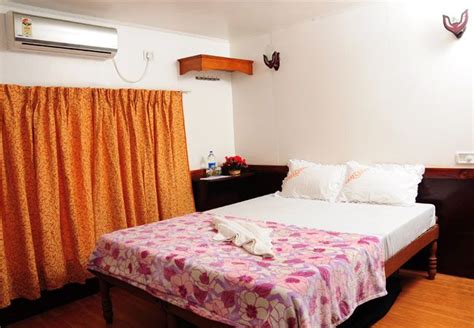 Houseboats tours kerala || Houseboats packages kerala, Alleppy House boats