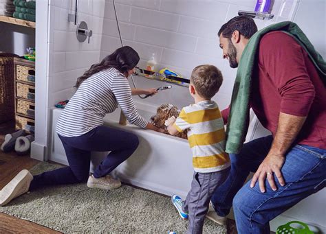 Using the power of hydrotherapy for high back pain | Jacuzzi® Canada