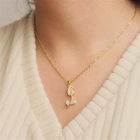 Buy Trendy Necklaces for Women Online | Laviscart