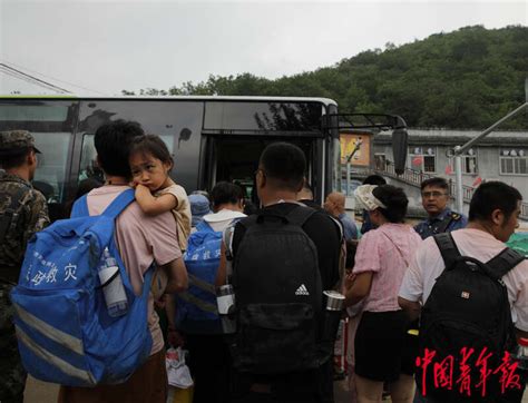 北京门头沟：转运K396次列车滞留旅客_腾讯新闻