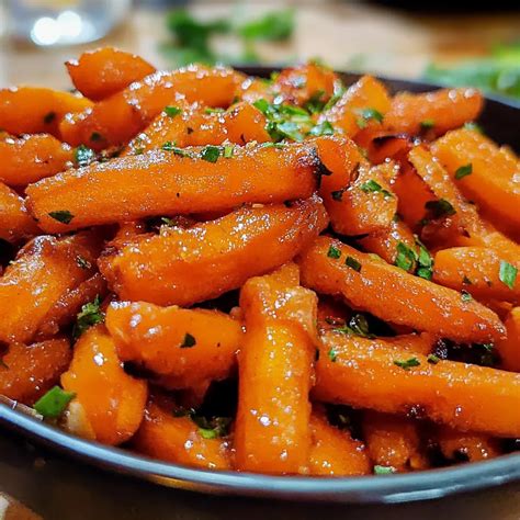 Sweet Honey Glazed Roasted Carrots with Garlic Butter - Tasty Shreds