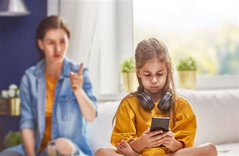 速看！如何防止孩子沉迷手机？各年龄段孩子电子产品使用建议来啦！（转给家长）_父母_时间_屏幕