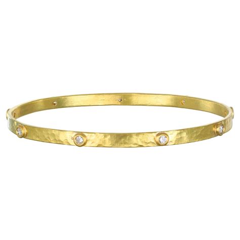 Faye Kim 18 Karat Gold Diamond Oval Bangle Bracelet For Sale at 1stDibs