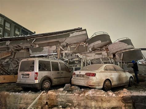 已致两国近180人死亡！土耳其突发7.8级强震，暂无中国公民伤亡，现场画面曝光：有建筑物被夷为平地_地震