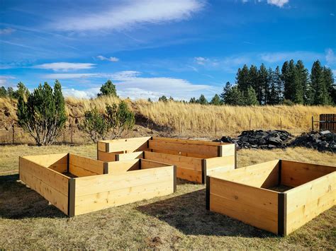 An Easy Way to Calculate How Much Soil You Need for a Garden Bed - Garden Betty
