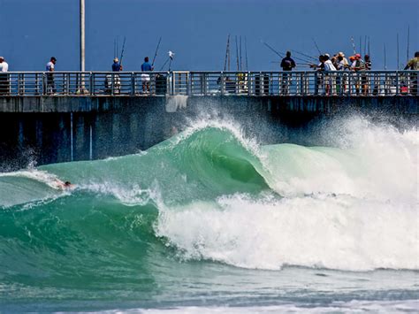 The world's most dynamic waves: Sebastian Inlet, Florida, U.S.A - Surfer