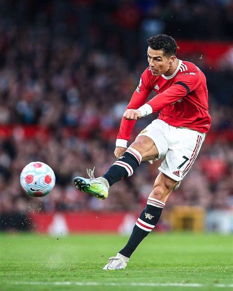 A stunner from the GOAT | Cristiano ronaldo, Ronaldo goals, Ronaldo