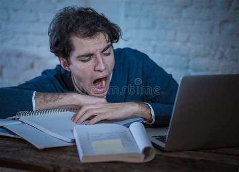 Overworked Student 的图像结果