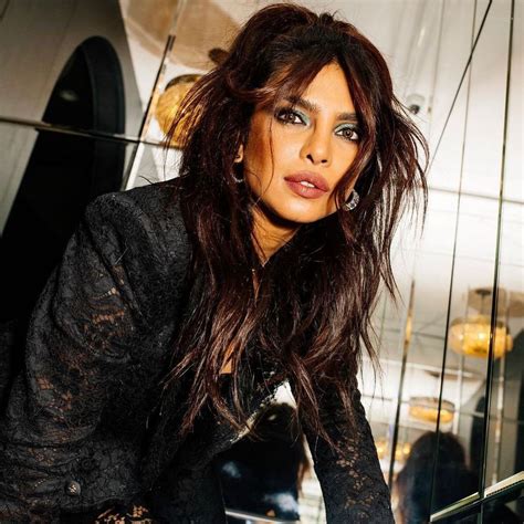 How to: Use Glitter Right | Vogue India