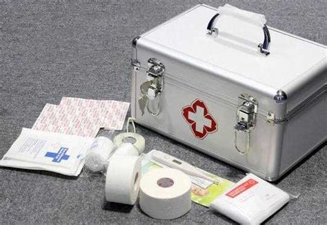 急救箱如果长期不用，里面的药品很可能会过期、失效甚至转变为有毒物质。