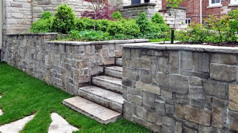 5 Capstone Ideas for Great-Looking Retaining Walls
