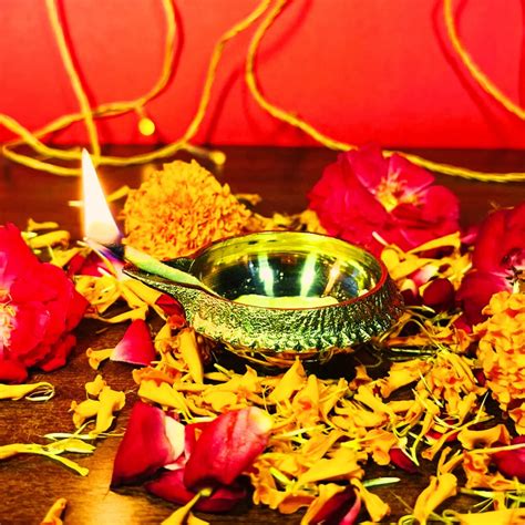 PITTALAM Brass Kuber Diya - Miniature Radiance – Pittalam