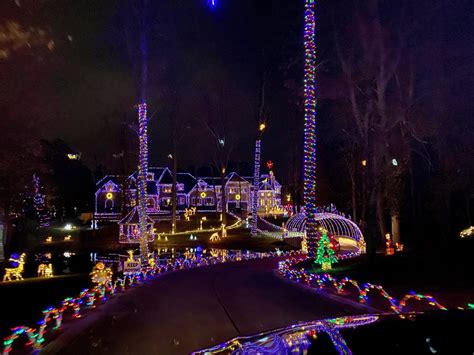 A Trip Through the Holt Road Christmas Lights – CaryCitizen