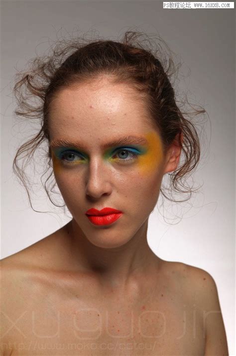 Photoshop照片转手绘教程：给时尚模特美女制作出写实派手绘效果 - PSD素材网