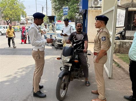 Helmetless Drivers Fined Rs 3000 in Himmatnagar | Traffic Police Drive