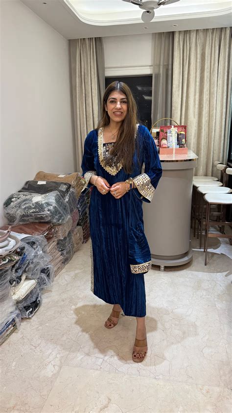 long crushed valvet design side slit cut with potli bag – Raas by Riya
