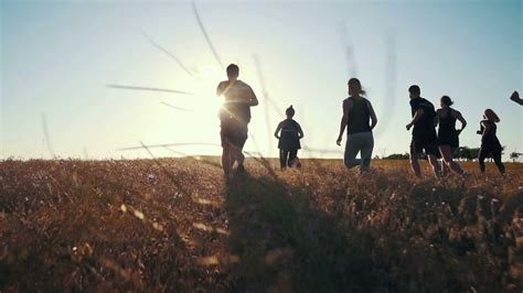 5 People Running 的图像结果