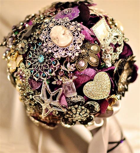 brooch bouquet | Purple brooch bouquet, Jeweled bouquet, Wedding brooch ...