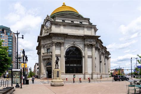 M&T Bank Stock Photos, Pictures & Royalty-Free Images - iStock