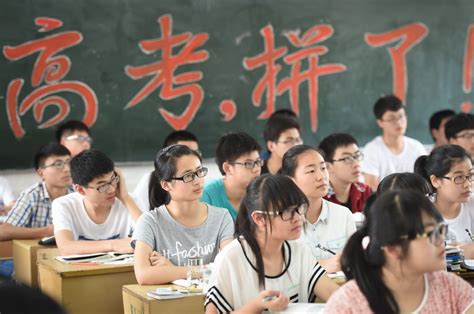 2018高考现场直击丨23454名南通学子今赴考，为他们加油！|南通|考点|田家炳中学_新浪新闻