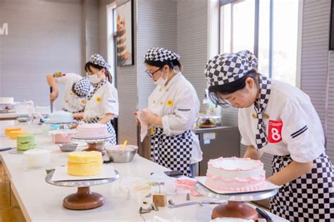 烘焙培训班一般学费是多少_学烘焙_陕西新东方烹饪学校