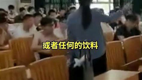 女子闯进大学上课教室，在学生面前痛斥男老师：他是个禽兽不如的畜牲,搞笑,恶搞整蛊,好看视频