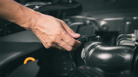 Vacuum leak symptoms — causes and fixes | REREV