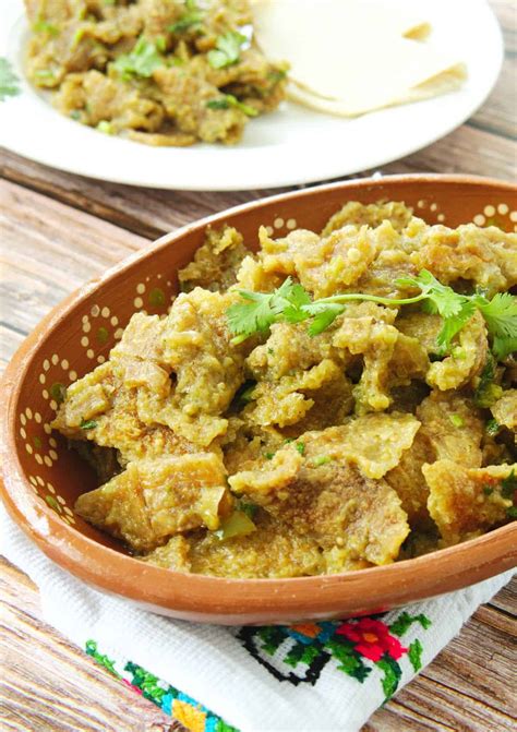 Chicharrón en Salsa Verde | Mamá Maggie's Kitchen