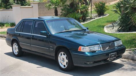 File:1995 Volvo 960.png