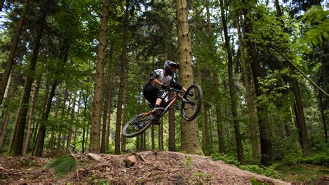 Download wallpaper 3840x2160 bike, cyclist, jump, mtb, cross country ...