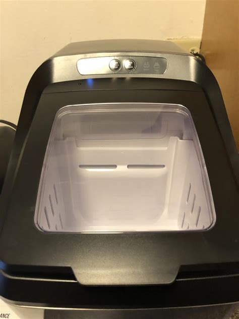 Chefman Iceman 26-lb Ice Per day Countertop or Portable Nugget/Pebble ...