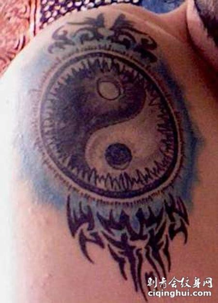 肩部阴阳八卦部落元素纹身图案(图片编号:151812)_纹身图片 - 刺青会